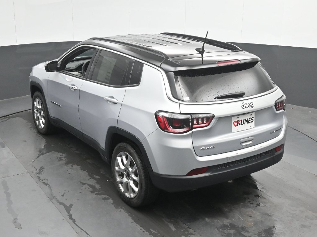 Used 2025 Jeep Compass Limited AWD/4WD image 38