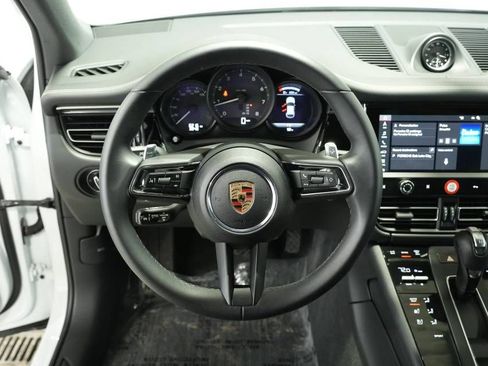 Certified 2025 Porsche Macan AWD/4WD image 13