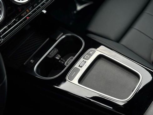 Used 2025 Mercedes-Benz CLA 250 4MATIC image 36