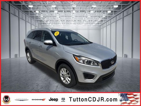 Used 2018 Kia Sorento LX image 1