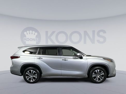 Used 2023 Toyota Highlander XLE FWD image 12