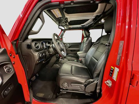 Used 2023 Jeep Wrangler Unlimited Sahara AWD/4WD image 13