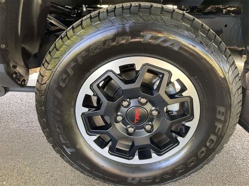 Used 2024 Toyota Tacoma TRD Off-Road image 7