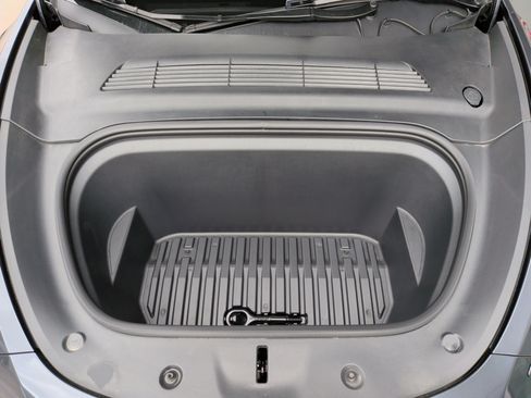 Used 2024 Tesla Model Y Long Range image 36