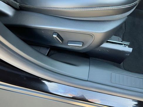 Used 2025 Ford Escape Platinum image 32