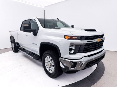 Used 2025 Chevrolet Silverado 3500 LT w/ Safety Package image 11