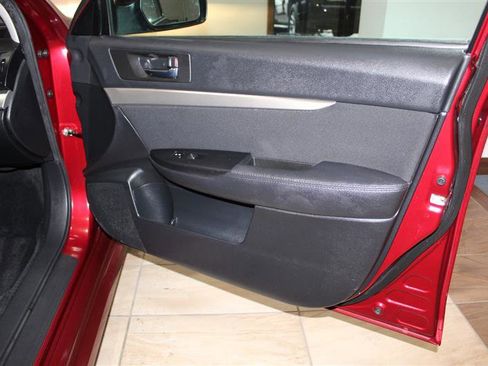 Used 2010 Subaru Legacy 2.5i Premium image 27