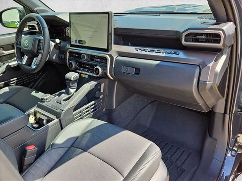 Used 2025 Toyota Tacoma TRD Sport image 19