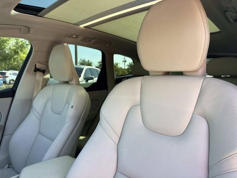 Used 2022 Volvo XC60 B5 Momentum w/ Climate Package image 26