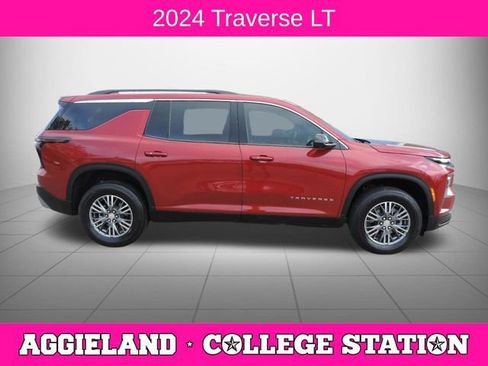 Certified 2024 Chevrolet Traverse LT image 2