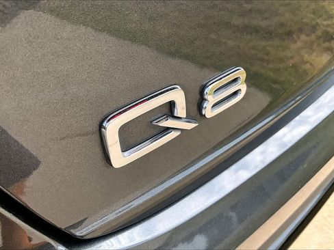 Used 2019 Audi Q8 Premium Plus w/ Premium Plus AWD/4WD image 32