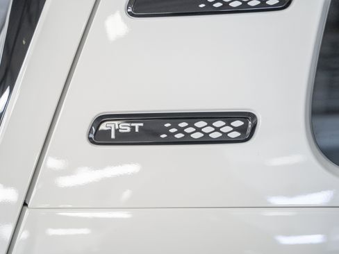 Used 2025 Volkswagen ID. Buzz 1st Edition RWD image 9