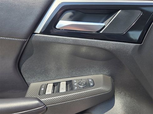 New 2025 Mitsubishi Outlander SE image 16