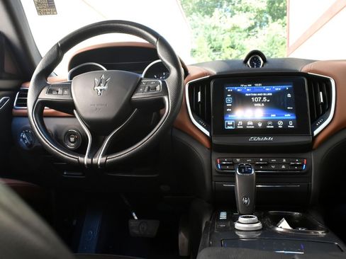 Used 2020 Maserati Ghibli RWD image 19
