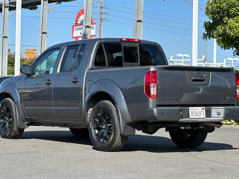 Certified 2021 Nissan Frontier SV w/ Midnight Edition Floor Mats image 6