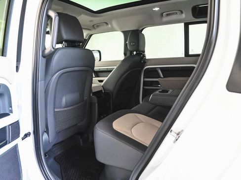 Used 2023 Land Rover Defender 110 X-Dynamic SE image 28