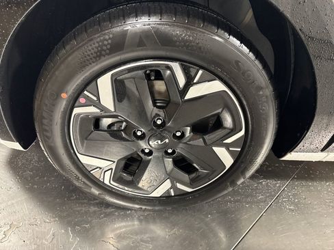 New 2026 Kia Niro Wind FWD image 2