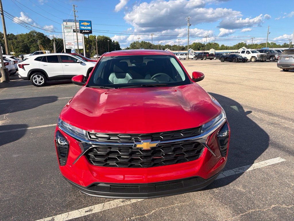 New 2026 Chevrolet Trax LS w/ LS Convenience Package FWD image 7