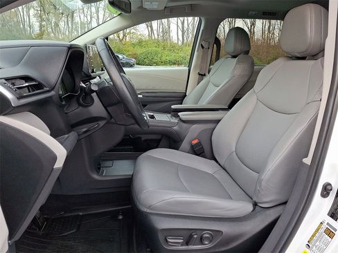 Certified 2024 Toyota Sienna XLE image 14