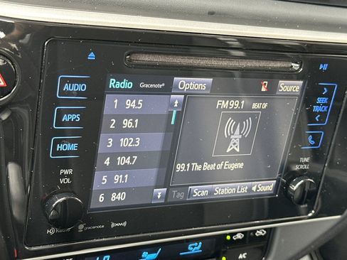 Used 2018 Toyota Corolla XLE image 19