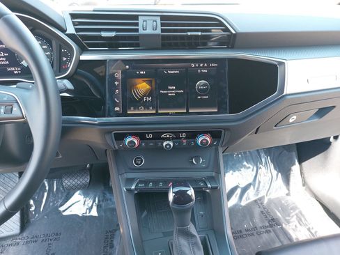 Certified 2025 Audi Q3 2.0T Premium w/ Convenience Package AWD/4WD image 21
