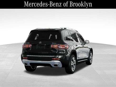 Used 2025 Mercedes-Benz GLB 250 4MATIC image 23