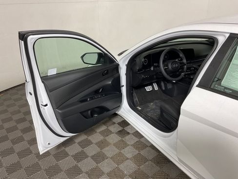 New 2025 Hyundai Elantra SEL image 14
