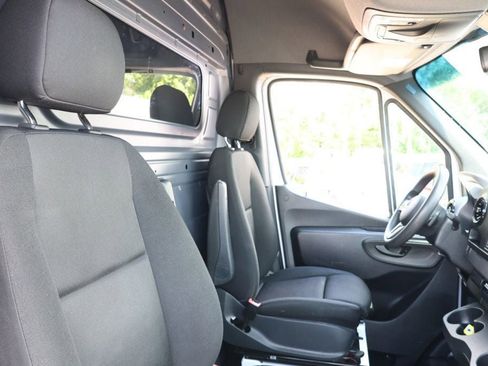 Used 2023 Mercedes-Benz Sprinter 2500 image 27