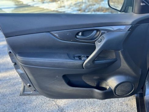 Used 2020 Nissan Rogue S image 9