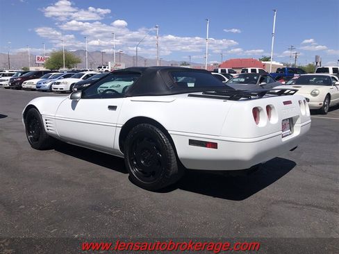 Used 1992 Chevrolet Corvette Convertible RWD image 8