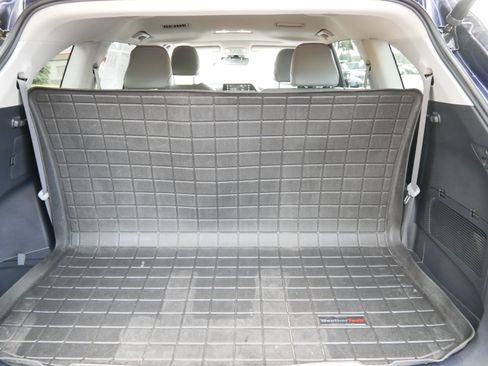 Used 2022 Toyota Highlander XLE AWD/4WD image 18