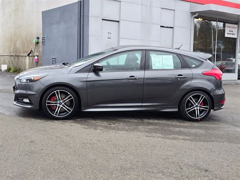 Used 2017 Ford Focus ST w/ Equipment Group 402A image 4