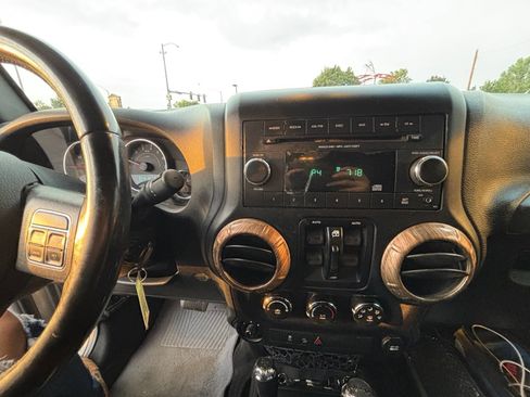 Used 2018 Jeep Wrangler Unlimited Sport S AWD/4WD image 10