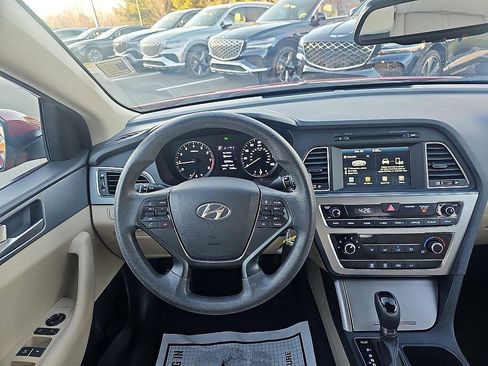 Used 2017 Hyundai Sonata SE image 16