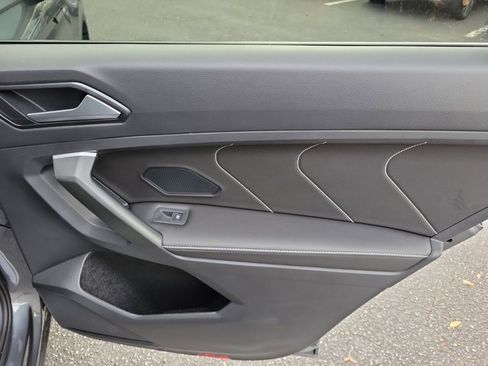 Certified 2024 Volkswagen Tiguan SE image 11