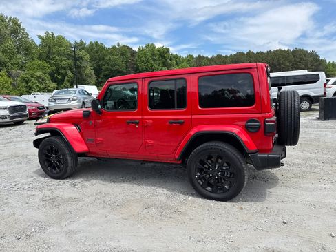 Used 2025 Jeep Wrangler Unlimited Sahara w/ Safety Group AWD/4WD image 11