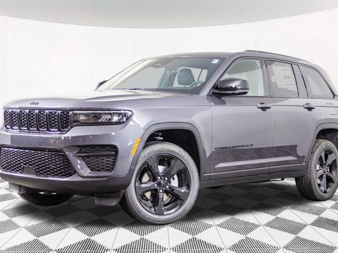 New 2025 Jeep Grand Cherokee Altitude image 2