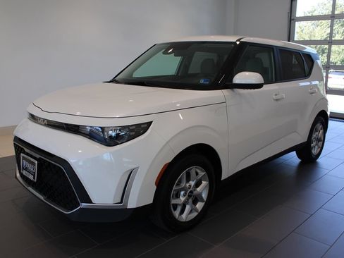 Used 2025 Kia Soul LX FWD image 13