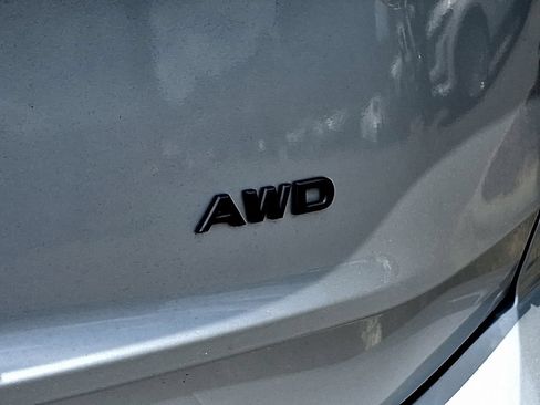 Used 2024 Nissan Rogue S AWD/4WD image 8