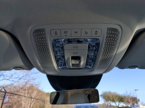 Used 2025 Mercedes-Benz GLS 450 4MATIC image 34