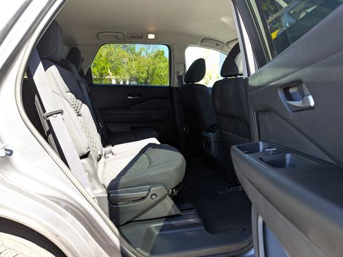 Used 2022 Nissan Pathfinder S AWD/4WD image 34