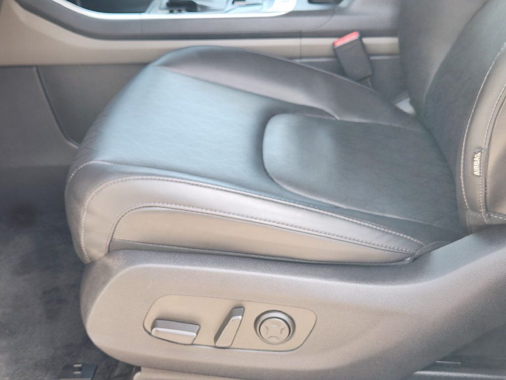 Used 2025 Kia Carnival FWD image 26