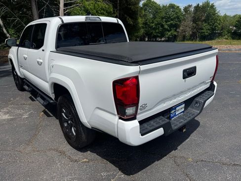 Used 2022 Toyota Tacoma SR5 w/ Technology Package RWD image 3