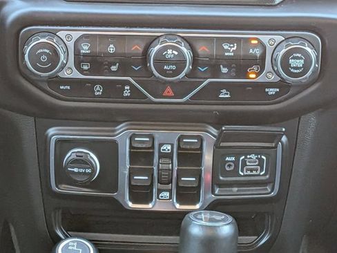 Used 2023 Jeep Wrangler Unlimited Sahara w/ Cold Weather Group AWD/4WD image 16
