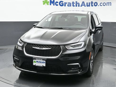 Used 2025 Chrysler Pacifica Select FWD image 6