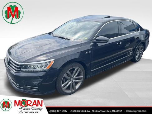 Used 2019 Volkswagen Passat 2.0T SE R-Line FWD image 1