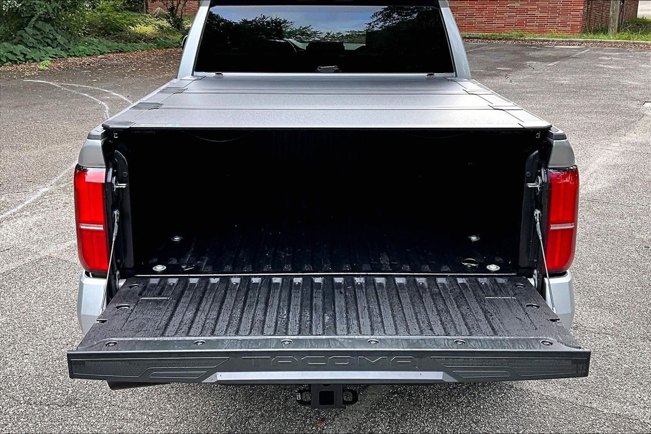 Used 2025 Toyota Tacoma SR5 AWD/4WD image 36