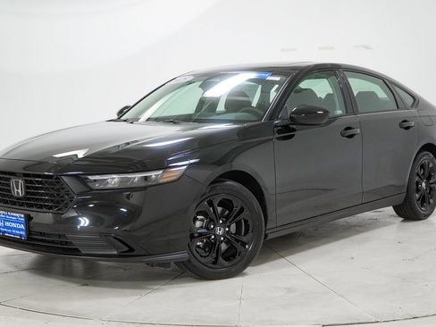 Certified 2025 Honda Accord SE image 1