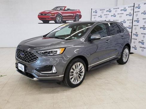 Certified 2022 Ford Edge Titanium w/ Equipment Group 301A AWD/4WD image 3