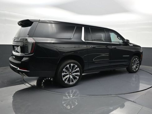 Used 2026 Chevrolet Suburban High Country AWD/4WD image 5